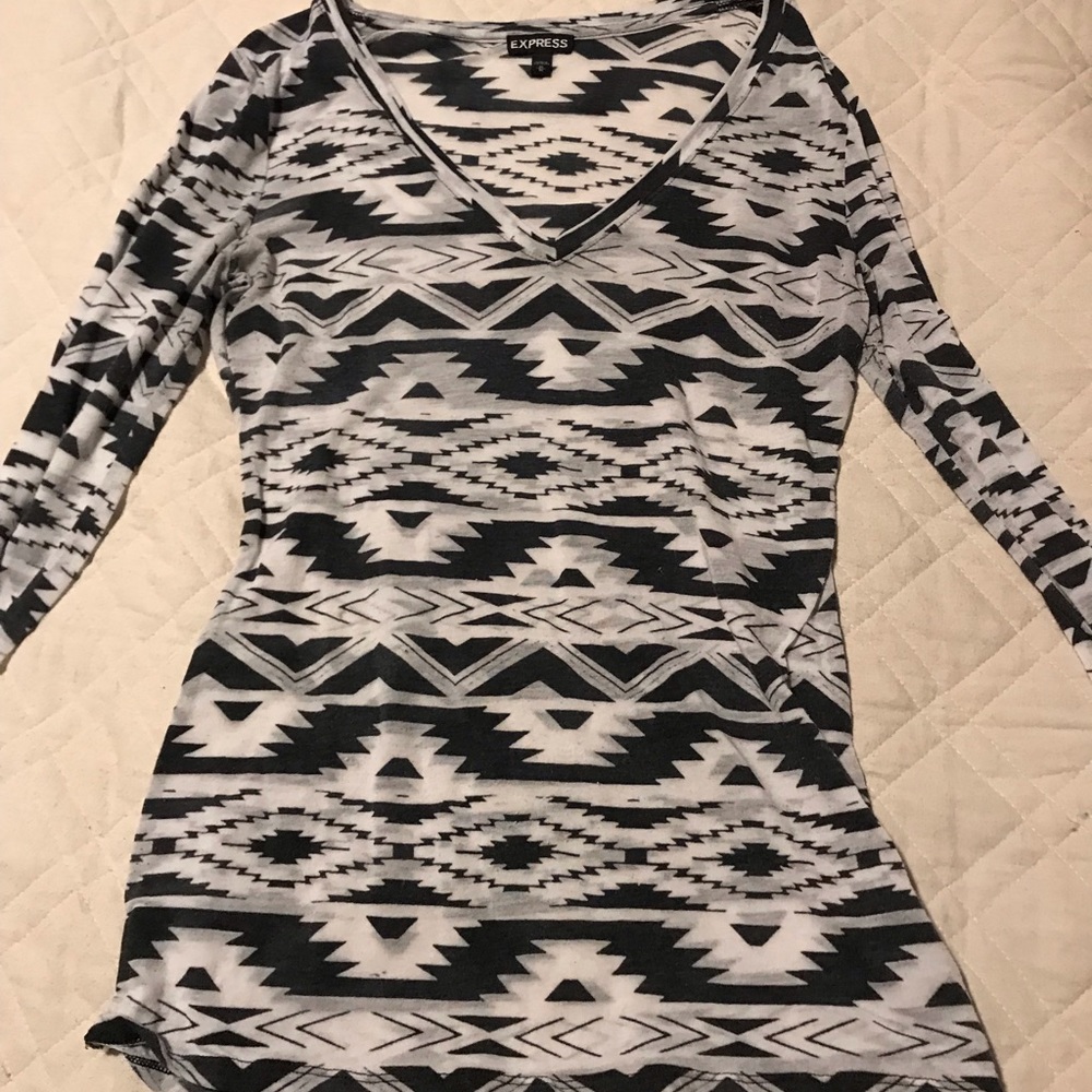 Fun geometric, long sleeved Express T-shirt